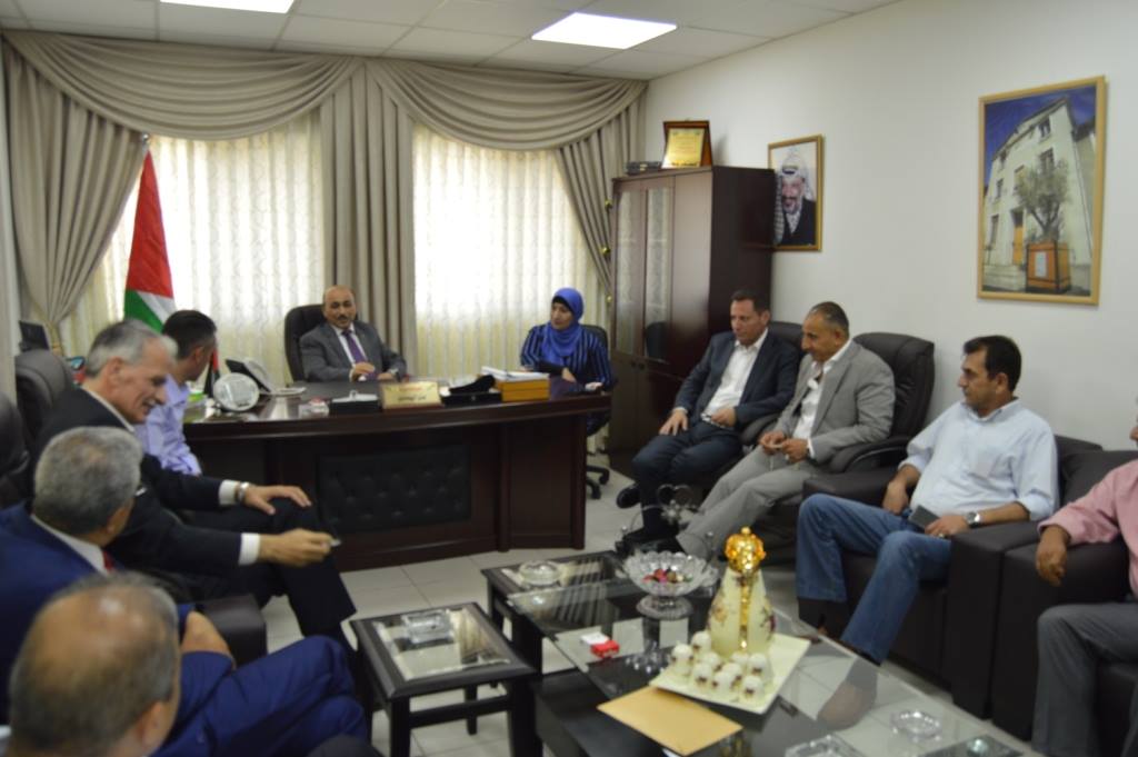 الحساينة يطلع على أولويات واحتياجات بلدة بني زيد الغربية
